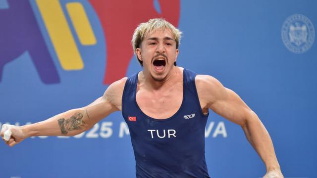 Milli halterci Yusuf Fehmi Genç, Avrupa şampiyonu oldu