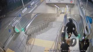 Metro istasyonuna çöp ve lastik atan şüpheliler kamerada! Suç duyurusunda bulunuldu