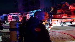 Yalova'da korkutan yangın! Apartmanda mahsur kalan 7 kişiyi itfaiye kurtardı