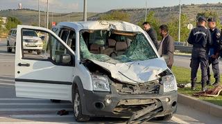 Gaziantep'te yola fırlayan ata sivil polis otosu çarptı! 2 polis yaralandı