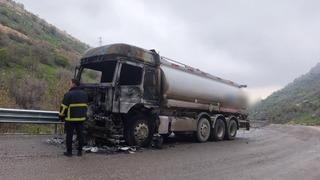 Şırnak’ta faciadan dönüldü! Akaryakıt tankeri alevlere teslim oldu
