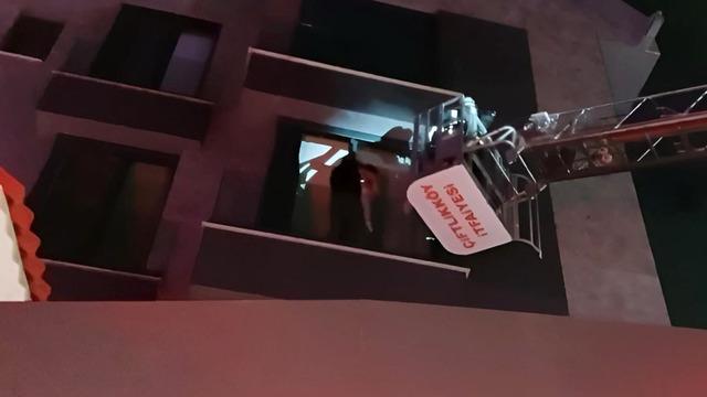 Yalova'da korkutan yangın! Apartmanda mahsur kalan 7 kişiyi itfaiye kurtardı