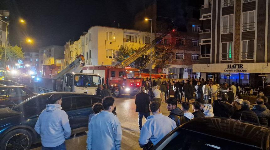 Sakarya'da boş dairede çıkan yangın yürekleri ağza getirdi! Mahalleli sokağa döküldü