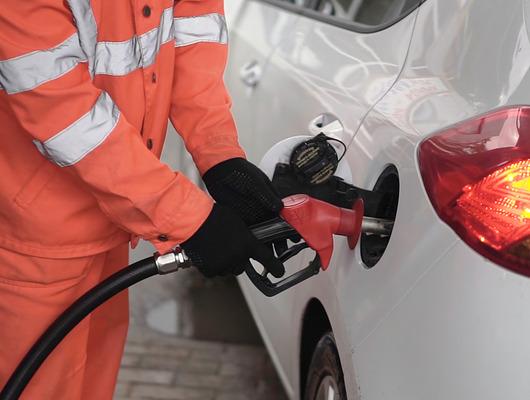 Akaryakıt istasyonlarında artık bu yasak!