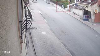 Beğendiği ayakkabıyı çalmak için geri döndü, o anlar kamerada