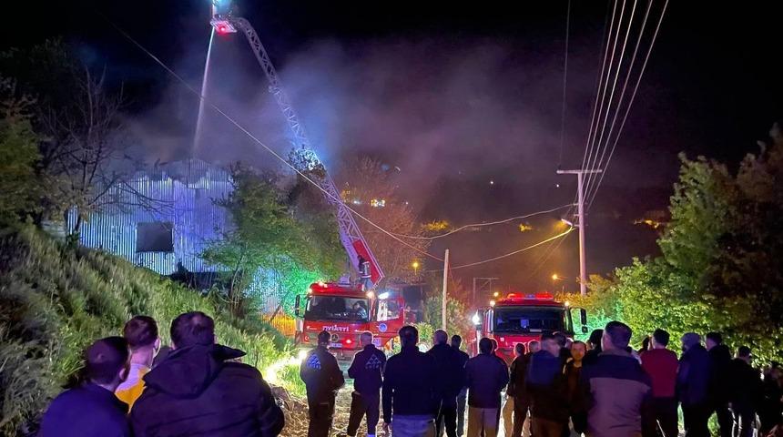 Sakarya’da korkutan yangın: 82 yaşındaki yatalak kadın son anda kurtarıldı