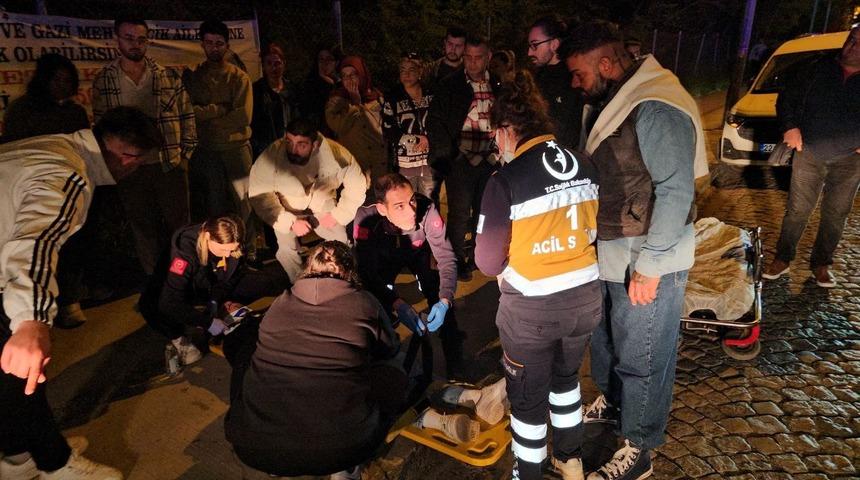 Edirne'de 2 otomobil &ccedil;arpıştı, ortalık savaş alanına d&ouml;nd&uuml;: 4 yaralı