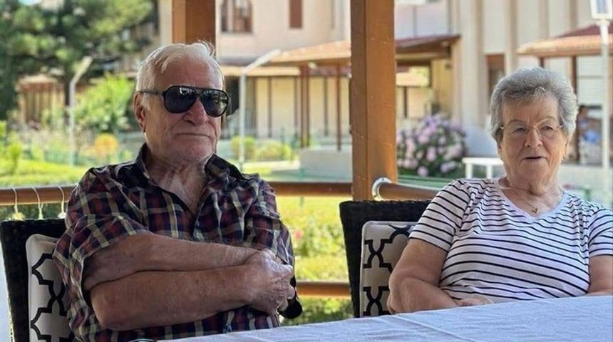 Ersun Yanal annesinden 1 hafta sonra babasını da kaybetti