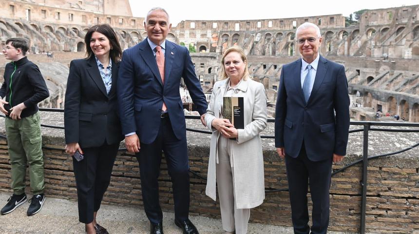 Bakan Ersoy'un katılımıyla Roma Kolezyumu'nda 6 milyon ziyaretçili final: Göbeklitepe sergisi tarihe geçti