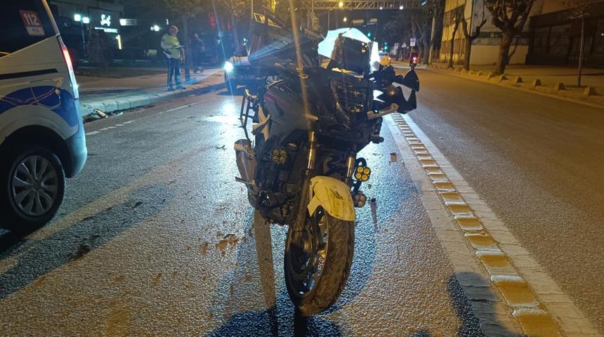 Taksi ile çarpışarak yaralanan motosikletin sürücüsü alkollü çıktı