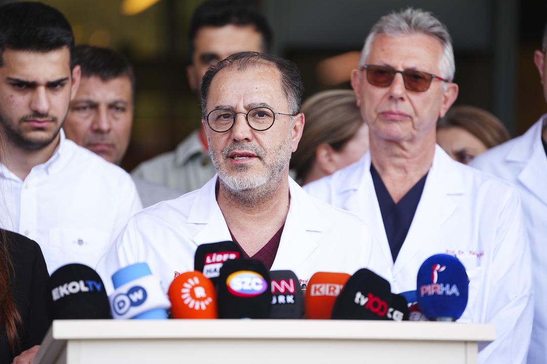 AA-20250416-37649390-37649387-DOKTORLARDAN_TBMM_BASKANVEKILI_ONDERIN_SAGLIK_DURUMUNA_ILISKIN_ACIKLAMA