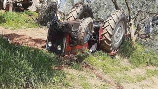 Direksiyon hakimiyetini kaybetti, traktörle beraber devrildi... 1 kişi hayatını kaybetti