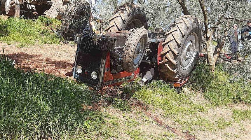 Direksiyon hakimiyetini kaybetti, traktörle beraber devrildi... 1 kişi hayatını kaybetti