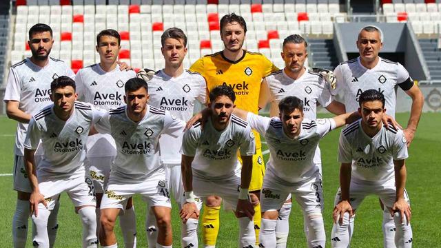 Altay düşmemek için direniyor