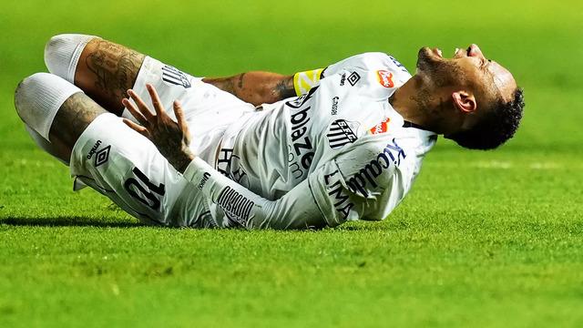 Tekrar sakatlanan Neymar, gözyaşlarıyla sahayı terk etti! Kötü kaderin böylesi...
