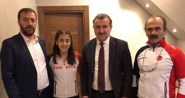 Gençlik ve Spor Bakanı Bak'tan Mizgin Ay'a destek 