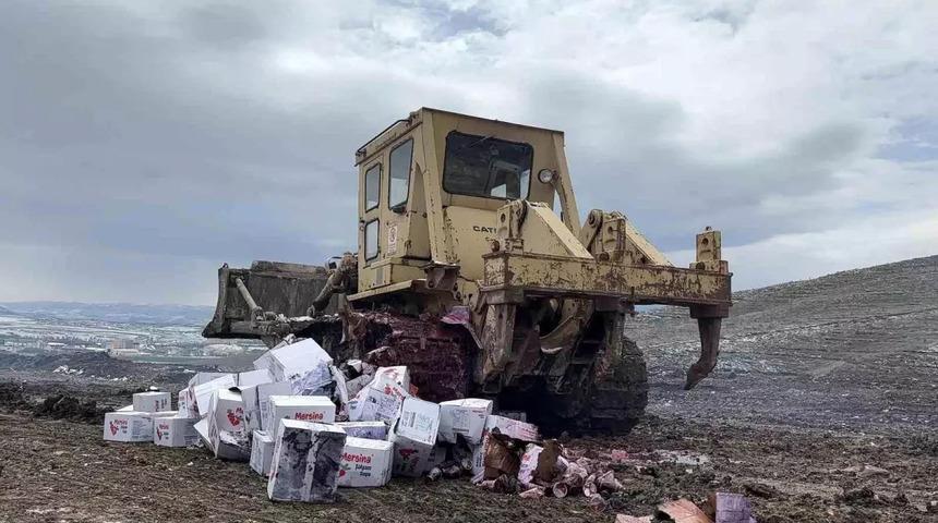 Çorum'da son kullanma tarihi geçmiş 4 bin 200 şişe şalgam imha edildi