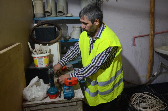 İlkokul mezunu tesisatçıdan 'Zeytin Dalı' kitabı