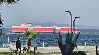 Ağır yük taşıma gemisi BOKA VANGUARD Çanakkale Boğazı'ndan geçti