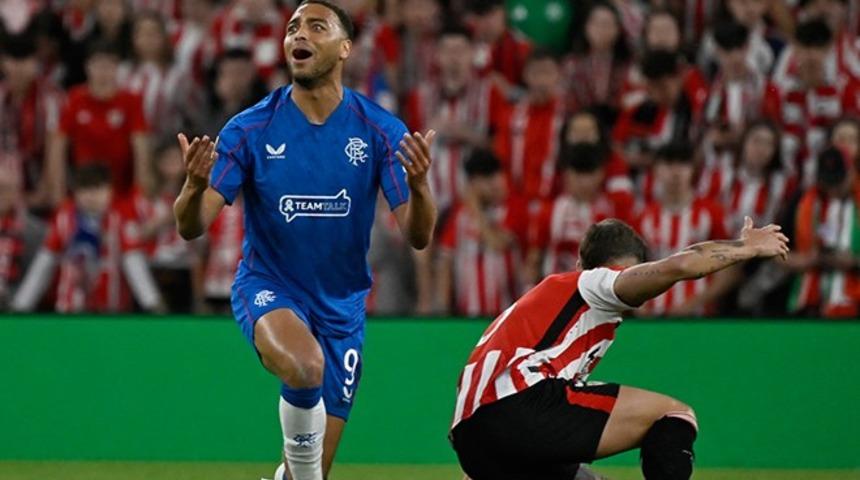 Forması paramparça oldu! UEFA Avrupa Ligi'nde geceye damga vuran pozisyon