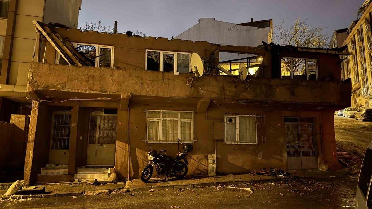 Gaziosmanpaşa&rsquo;da iki bina alev alev yandı