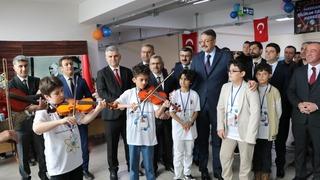 Hakkâri'de bilim ve sanat sergisi ziyarete açıldı