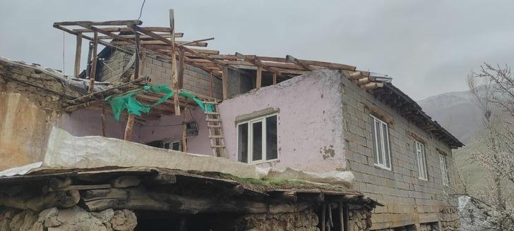 O ilde felaket günü! Üzücü tablosu ortaya çıktı: 50'den fazla evin çatısı uçmuş! Ağaçlar devrildi, tahtalar havada uçuştu G2