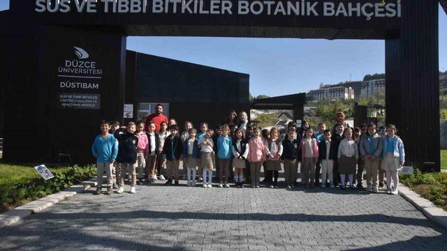 Zehirli bitkiler, faydalı ve zararlı böcekler... Öğrenciler tek tek keşfetti!