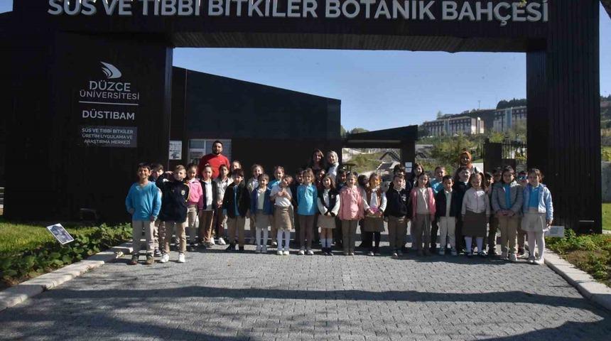 Zehirli bitkiler, faydalı ve zararlı b&ouml;cekler... &Ouml;ğrenciler tek tek keşfetti!