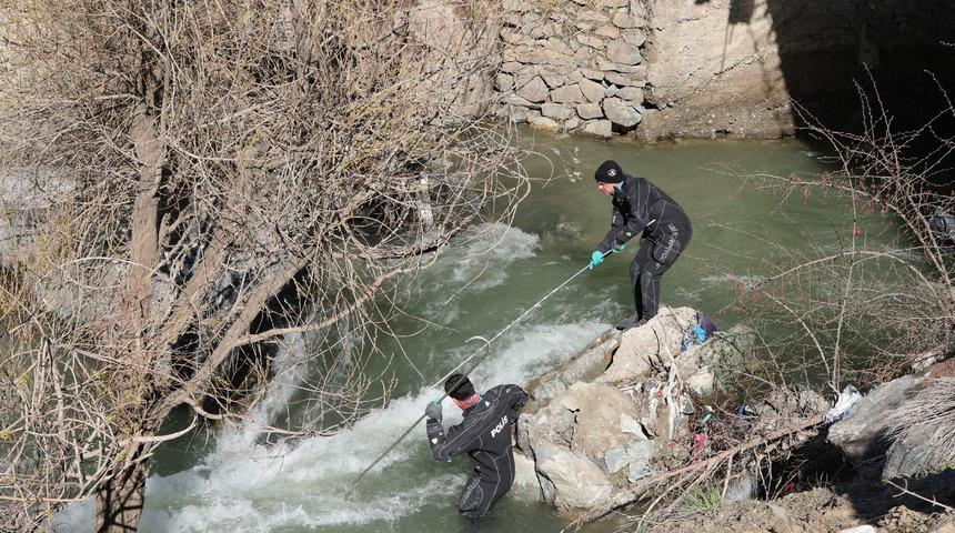 Hakkari'de kayıp kadını arama çalışmaları sürüyor