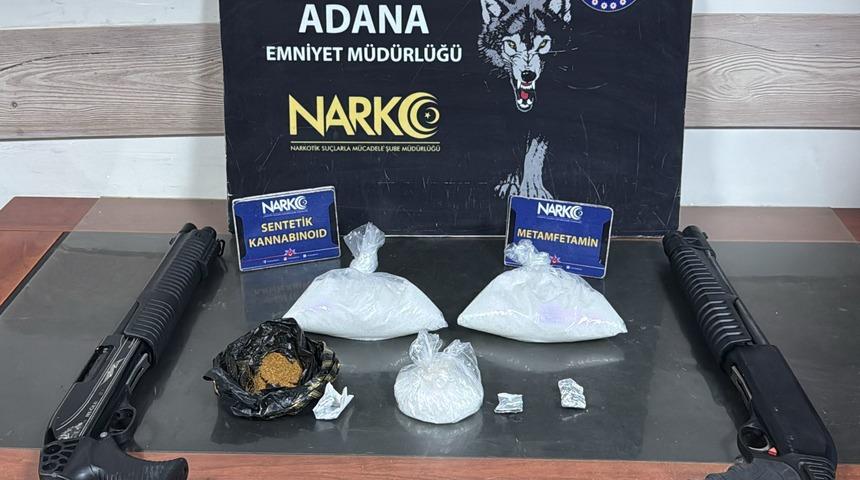 Adana'da uyuşturucu operasyonunda yakalanan 3 zanlıdan 1'i tutuklandı