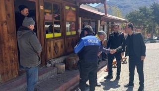 Kemaliye’de polis ekipleri vatandaşlar için sahaya indi