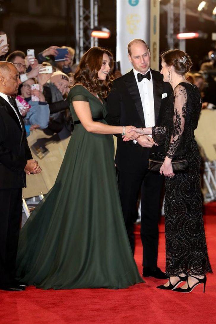 Düşes'ten taciz ve cinsiyet ayrımcılığı protestolarına ince destek G3