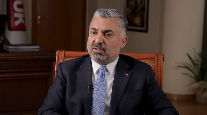 İpek Özbey'in paylaştığı fotoğraf karesi gündem olmuştu! RTÜK Başkanı Şahin'den gelen yorumlara sert tepki: Tahammülsüzlüğün sınırı!