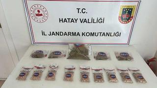 Ağaçın altından uyuşturucu hap ve esrar çıktı