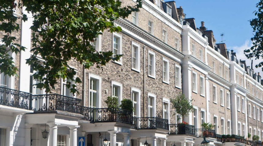 Kiralar yükselince suda yaşamaya başladılar! Dünyanın en pahalı şehrinde para yetiştiremiyorlardı...