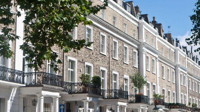 Kiralar yükselince suda yaşamaya başladılar! Dünyanın en pahalı şehrinde para yetiştiremiyorlardı...