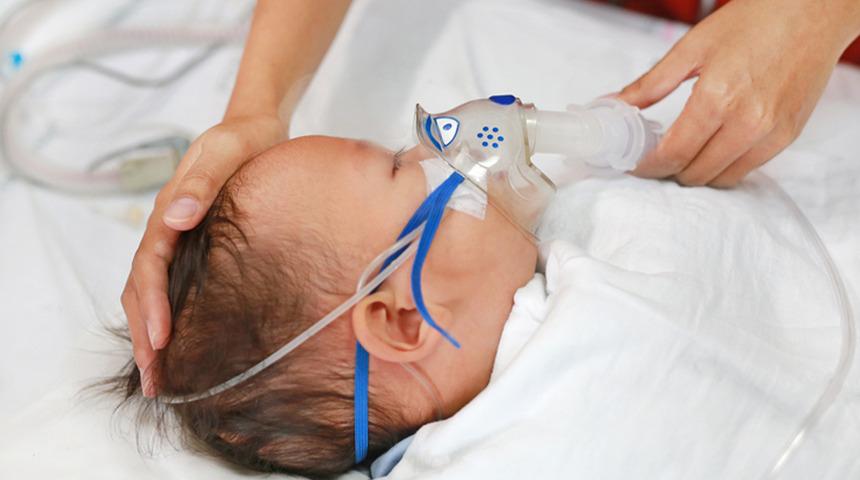 Bu hastalık bebeklerin gizli düşmanı! Her 10 küçük çocuktan 9’u bu virüsle tanışıyor: RSV virüsü belirtileri nedir? Uzmanlar uyardı...