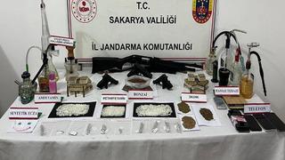 Sakarya'da uyuşturucu ve silah kaçakçılarına operasyon; 2 tutuklama