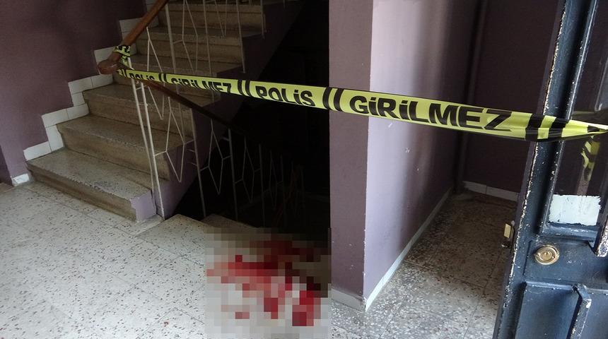 İstanbul'da korkunç olay! Binanın girişine kadar sürükleyip defalarca bıçakladı
