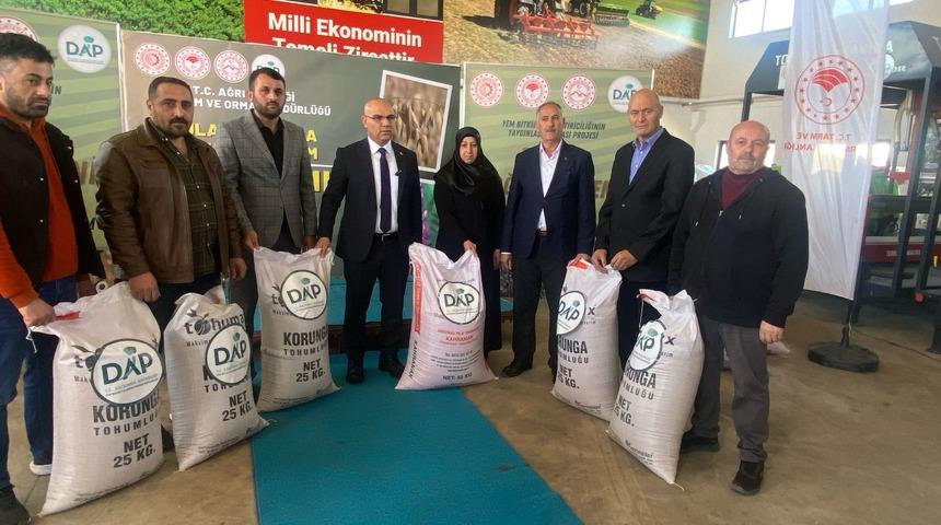 Ağrı'da tarımda çeşitliliğin artırılması amacıyla çiftçilere 120 ton tohum dağıtıldı