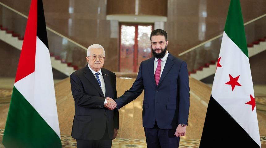 Suriye Cumhurbaşkanı Şara ile Filistin Devlet Başkanı Abbas g&ouml;r&uuml;şt&uuml;