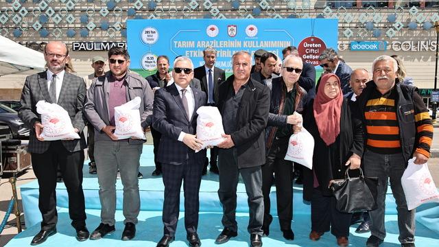 Sivas'ta çiftçilere 285 ton nohut tohumu dağıtıldı