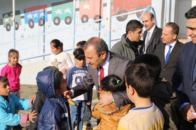 Vali Sonel&rsquo;den okul ziyareti 2