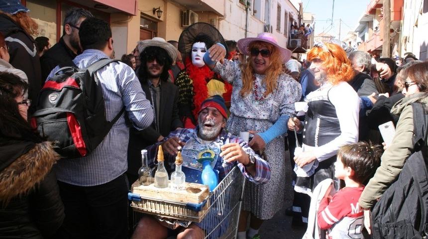 Sakız&rsquo;da karnaval coşkusu