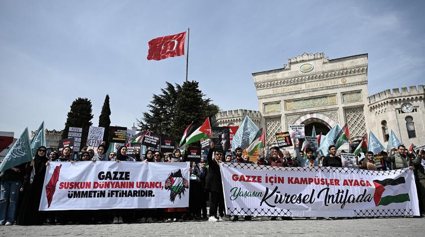 Üniversite öğrencilerinden Beyazıt Meydanı'nda Gazze'ye destek eylemi