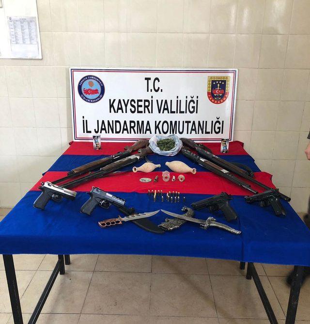 Kayseri merkezli silah ve tarihi eser kaçakçılığına 8 tutuklama