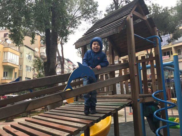 Efeler’de Tarık Şengüroğlu Parkı yeniledi