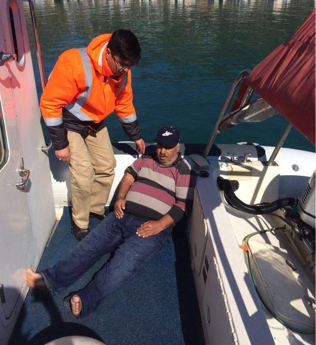 Sahil güvenlik ekiplerinin anında müdahalesiyle boğulmaktan kurtuldu
