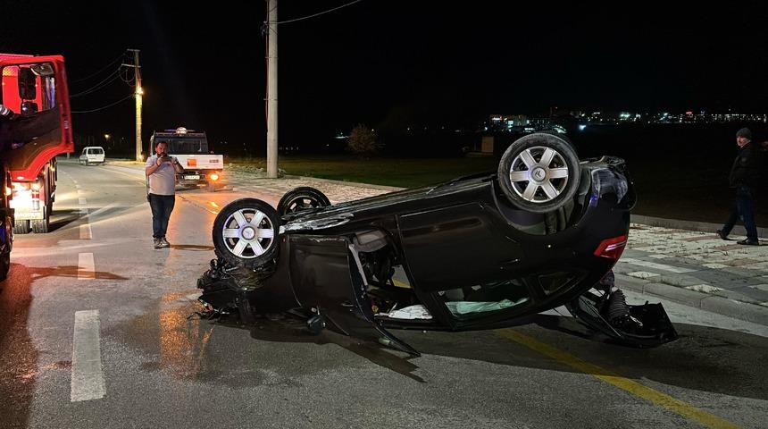 Kontrolü kaybedip bariyerlere çıktı... Takla atan otomobil alev alev yandı!